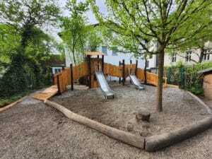 Spielgerät aus Robinien Holz